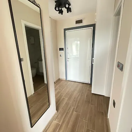 Apartament Modern 1br With Hill View & Parking